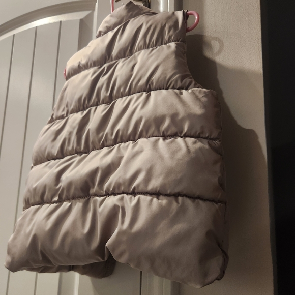 Old Navy Kids Puffer Vest - Light Gray - Picture 4 of 5